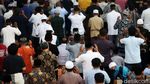 Jamaah Masjid Agung Bandung Salat Gaib untuk Eril