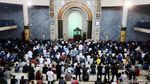 Jamaah Masjid Agung Bandung Salat Gaib untuk Eril
