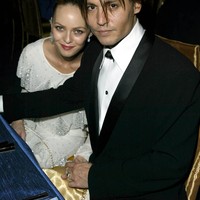 “Aku percaya dengan seluruh hatiku bahwa tuduhan yang dibuat tersebut memalukan. Selama bertahun-tahun aku sangat mengenal Johnny, dia tidak pernah melakukan kekerasan fisik kepadaku dan ini bukan seperti pria yang aku kenal selama 14 tahun yang indah,” jelas Vanessa lagi. Foto: WireImage/J. Vespa