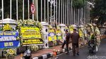 Foto: Karangan Bunga untuk Eril Terpajang di Rumdin Ridwan Kamil