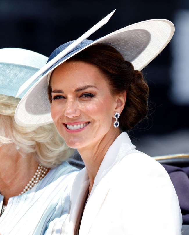 Seperti biasa, wanita 40 tahun ini memakai riasan andalannya yang bernuansa nude pink kecoklatan. Foto: Getty Images