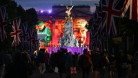 Masyarakat umum di Inggris menghadiri perayaan tersebut dengan suka cita. Foto: Getty Images/Chris Jackson