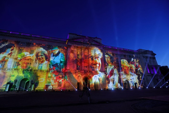 LONDON, ENGLAND - JUNE 02: Projections displayed on the front of Buckingham Palace depicting Queen Elizabeth II during The Lighting Of The Principal Beacon at Buckingham Palace on June 02, 2022 in London, England. The Platinum Jubilee of Elizabeth II is being celebrated from June 2 to June 5, 2022, in the UK and Commonwealth to mark the 70th anniversary of the accession of Queen Elizabeth II on 6 February 1952.  (Photo by Chris Jackson -WPA Pool/Getty Images)