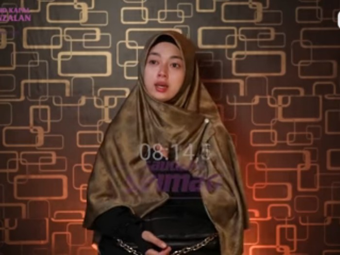 Kisah Angelina viral di media sosial, wanita Tionghoa yang menjadi mualaf. Kisah Angelina viral di media sosial, wanita Tionghoa yang menjadi mualaf.