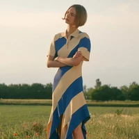 Inilah koleksi busana Stella McCartney Resort 2023 yang menghadirkan animal print, bunga, detail unfinished dan tenun. Foto: dok. Stella McCartney.