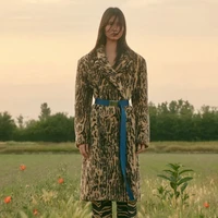 Inilah koleksi busana Stella McCartney Resort 2023 yang menghadirkan animal print, bunga, detail unfinished dan tenun.  Foto: dok. Stella McCartney.