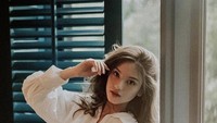 Nama Malika Bestari muncul, setelah dirinya hadir merayakan pesta ulang tahun Afgan. Dari video yang tersebar, Afgan dan Malika cukup dekat dan mesra. Meski sampai sekarang belum ada klarifikasi dari kedua belah pihak tentang hubungan mereka. Foto: Instagram @malika.bstr