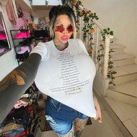 Dia pernah tampil dengan implan payudara yang sangat besar, berukuran 38J. Hingga salah satu dada palsunya itu meledak. Mary kemudian melakukan operasi darurat dengan mengeluarkan implan 9 kg dan menyesuaikan dengan tubuhnya.  Foto: Firdaus Anwar/detikhealth