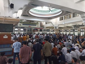 Masjid Agung Al-Azhar Gelar Solat Gaib untuk Eril Usai Jumatan