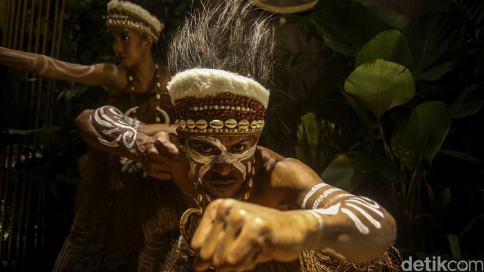Indonesia kaya akan keberagaman suku, bahasa, dan budaya. Kebhinekaan itu ditampilkan dalam Pagelaran Sabang Merauke yang digelar di Jakarta Ini fotonya.