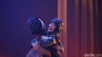 Penampilan para seniman saat tampil dalam Pagelaran Sabang Merauke di Djakarta Theater, Jakarta, Kamis (2/6/2022).