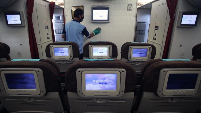 Sejumlah persiapan dilakukan jelang keberangkatan jamaah calon haji Indonesia. Salah satunya yakni memeriksa mesin pesawat yang akan digunakan untuk armada haji