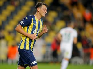 Mesut Oezil Mau Jadi Atlet Esports Saja Jika Pensiun