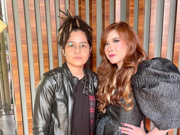 Mita The Virgin dan Angie Rey