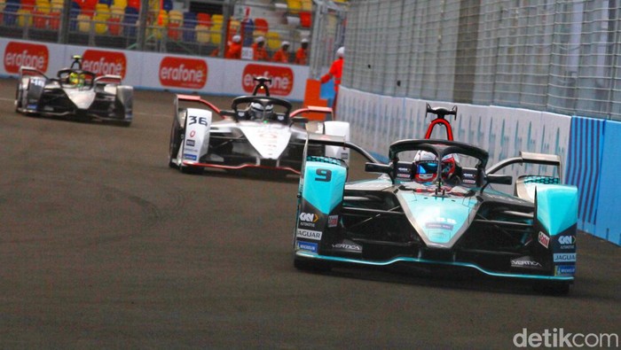 Rangkaian Formula E, Jakarta E-Prix 2022 dimulai hari ini, Jumat (3/6). Para pebalap mulai menjajal Jakarta E-Prix International Circuit (JIEC) Ancol.