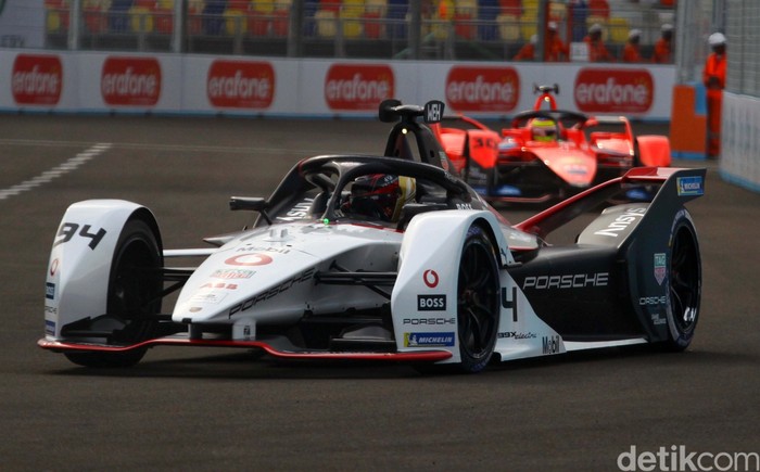 Rangkaian Formula E, Jakarta E-Prix 2022 dimulai hari ini, Jumat (3/6). Para pebalap mulai menjajal Jakarta E-Prix International Circuit (JIEC) Ancol.