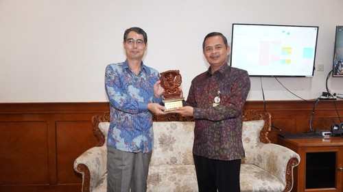 Moon Young Ju. Konsul Jenderal Korea Selatan melakukan kunjungan kedinasan ke RSUP Sanglah yang diterima langsung oleh Dirut, I Wayan Sudana. Jumat, (3/6/2022).