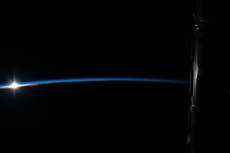 Penampakan Indonesia dari jepretan di luar angkasa. Benar-benar mind-blowing!