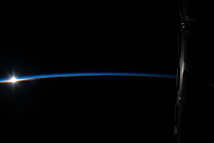 NASA Indonesia Penampakan Indonesia dari jepretan di luar angkasa. Benar-benar mind-blowing!