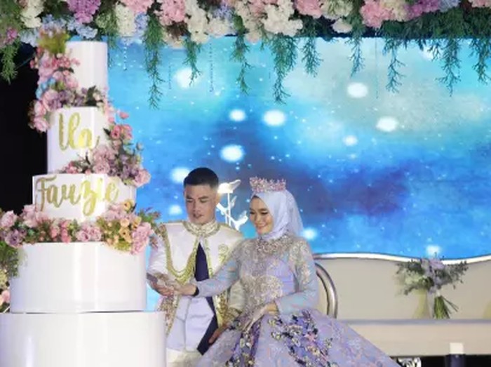 Pasangan pengantin viral di media sosial.
