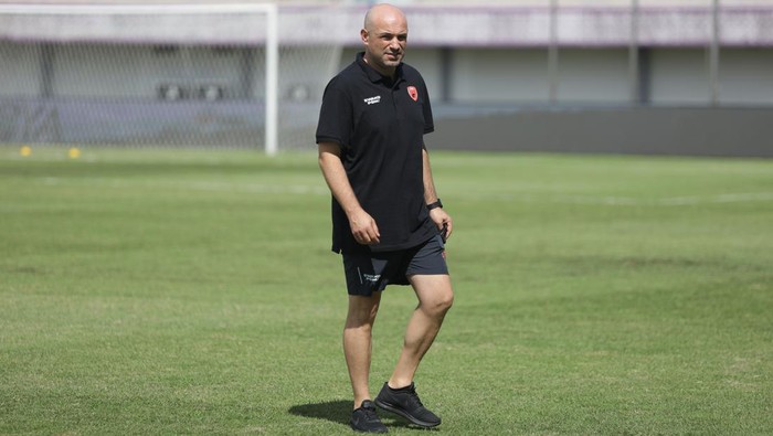 Pelatih PSM Makassar Bernardo Tavares memuji fasilitas stadion lawan.