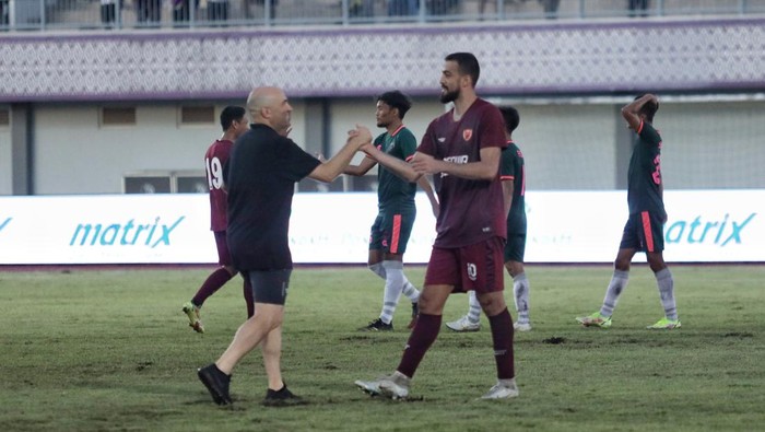 Pelatih PSM Makassar Bernardo Tavares memuji fasilitas stadion lawan.