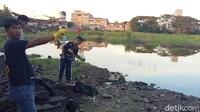 Pemprov Sulsel mengklaim kubangan bekas galian Stadion Mattoanging yang penuh air ini sebenarnya sudah ditimbun sejak 2021 lalu. Namun warga setempat memprotes karena kubangan bekas galian ini memakan korban jiwa (Foto: detikSulsel/Muh Ishak Agus).