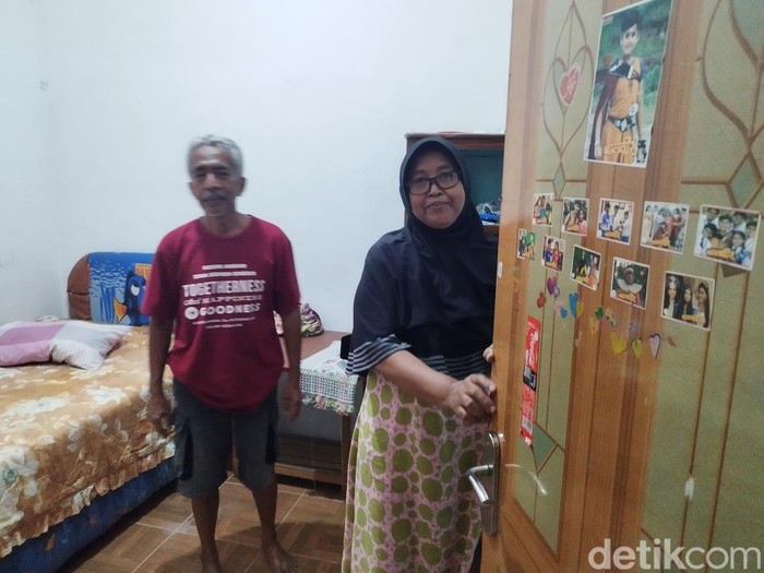 Nenek pemberani di Gresik melawan pria diduga maling. Pria tersebut kemudian diamankan warga setempat setelah jatuh dari motor saat hendak kabur.
