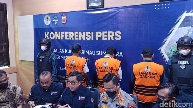 Pengumuman status  tersangka eks Bupati Bener Meriah Ahmadi
