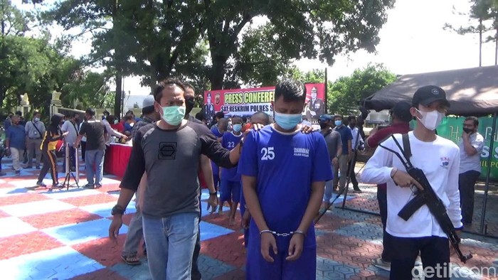 Polisi gadungan ditangkap di Subang.