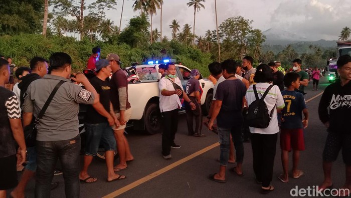 Polisi menertibkan balapan liar di Sulut.