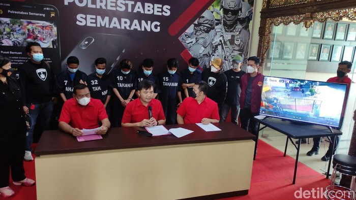 Polrestabes Semarang jumpa pers kasus pengeroyokan yang videonya viral, Kamis (2/6/2022).
