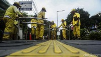 Rencananya, portal S akan dipasang di dua titik. Keduanya yakni di pintu masuk gedung Metropole, serta dekat lampu merah, tepatnya di depan Starbucks.