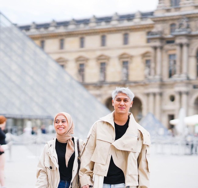 Entah ada hubungannya dengan isu tersebut atau tidak, namun yang jelas Rizky Billar dilaporkan oleh sang istri, Lesti Kejora akibat diduga melakukan kekerasan dalam rumah tangga. Foto: Instagram: @rizkybillar