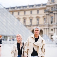 Entah ada hubungannya dengan isu tersebut atau tidak, namun yang jelas Rizky Billar dilaporkan oleh sang istri, Lesti Kejora akibat diduga melakukan kekerasan dalam rumah tangga. Foto: Instagram: @rizkybillar