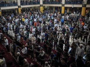 Saat Ribuan Jemaah di Masjid Raya Bandung Salat Gaib untuk Eril