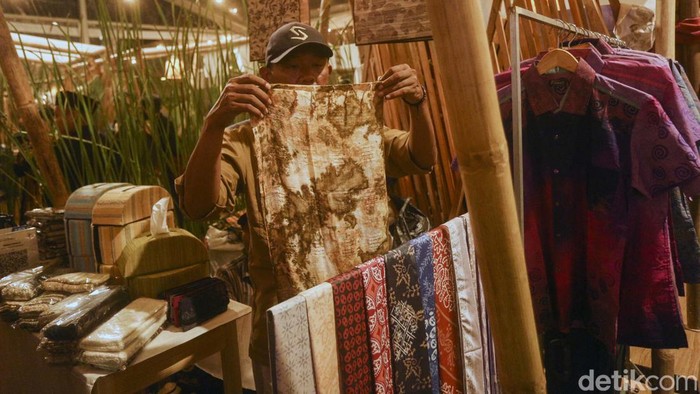 Produk UMKM Unggulan Mejeng di Pagelaran Sabang-Merauke Pagelaran Sabang - Merauke digelat di Djakarta Theater, Jakarta, Jumat (3/6/2022). Pameran ini menghadirkan bermacam produk UMKM.