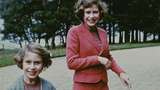 Momen Ratu Elizabeth II Bergembira di Balik Formalitas