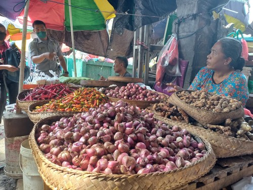 Salah Satu Lapak Pedagang di Pasar Anyar Buleleng, Jumat (3/6/2022)