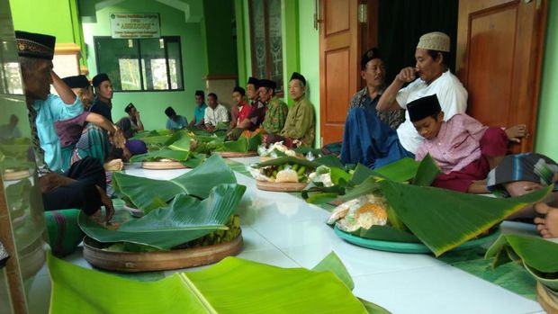 Sedekah Bumi di Telaga di Lamongan