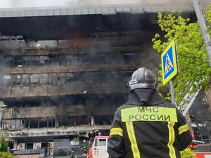 Gedung Perkantoran 8 Lantai di Moskow Terbakar