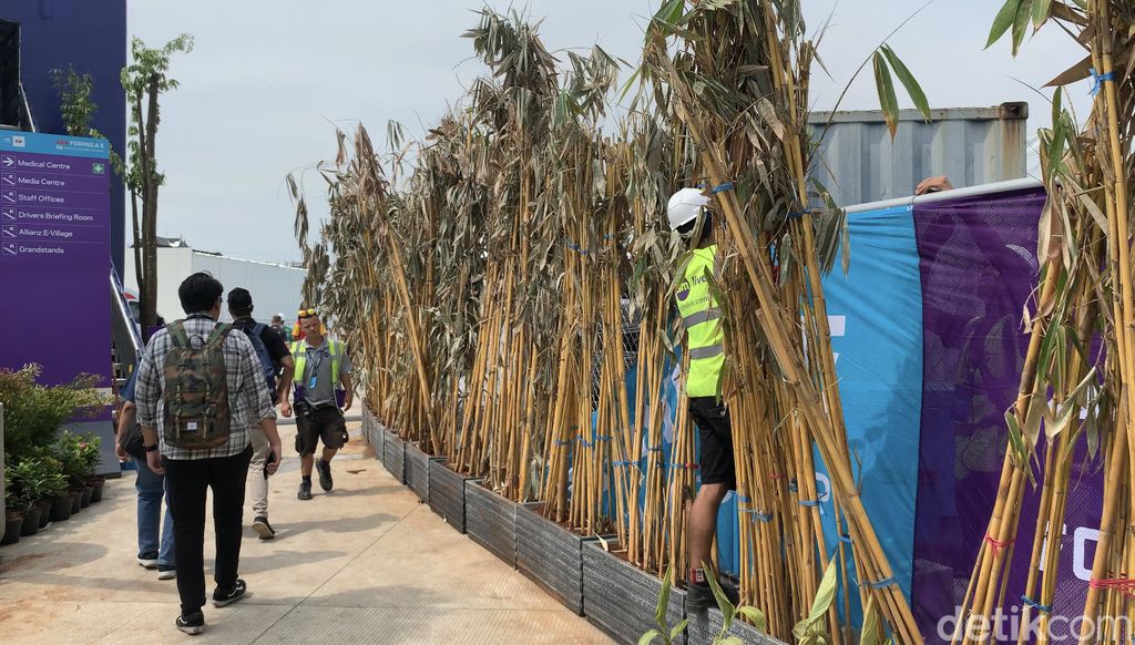 Suasana Ancol sehari sebelum penyelenggaraan Formula E Jakarta 2022.