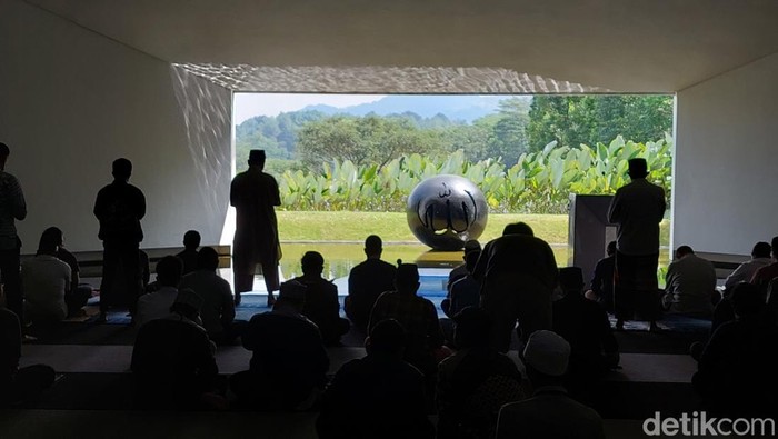Suasana di Masjid Al Irsyad.