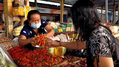 Suasana Pasar Amlapura Timur, Karangasem, Jumat (4/6/2022). Harga cabai rawit meroket menjelang Hari Raya Galungan di Kabupaten Karangasem.