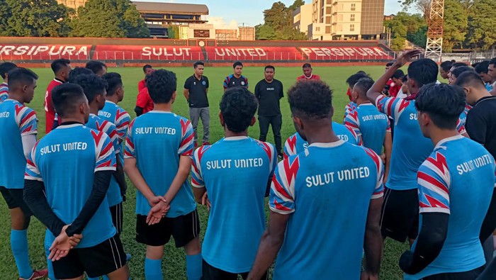 Sulut United menggelar latihan di Stadion Klabat, Manado untuk persiapan melawan PSM Makassar.