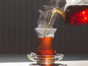 Rutin Minum Teh Hitam Pahit Tanpa Gula, Ini 7 Manfaat Sehatnya