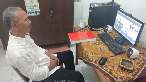 Terdakwa korupsi LPD Sunantaya, I Gede Wayan Sutarja, yang mengikuti sidang dengan agenda pembacaan surat tuntutan secara virtual dari rutan di Lapas Kelas II B Tabanan, Kamis (2/6/2022).