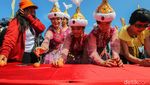 Warna-warni Perayaan Peh Cun di Parangtritis, Asik