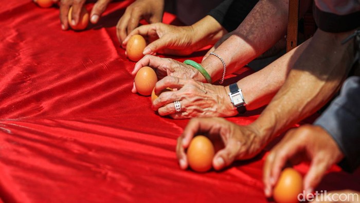 Peh Cun kembali dirayakan di Pantai Parangtritis, Bantul, Yogyakarta, Jumat (3/6/2022). Peh Cun merupakan festival penting dalam kebudayaan dan sejarah China.