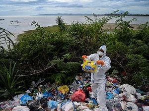Apakah Plastik Dapat Terurai Secara Alami? Ini Faktanya